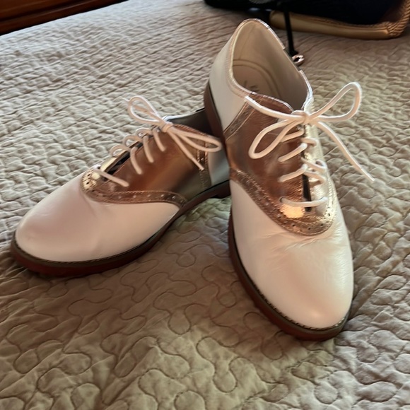 Large Jessica Simpson shoulder - tan with brown details - Picture 5 of 12